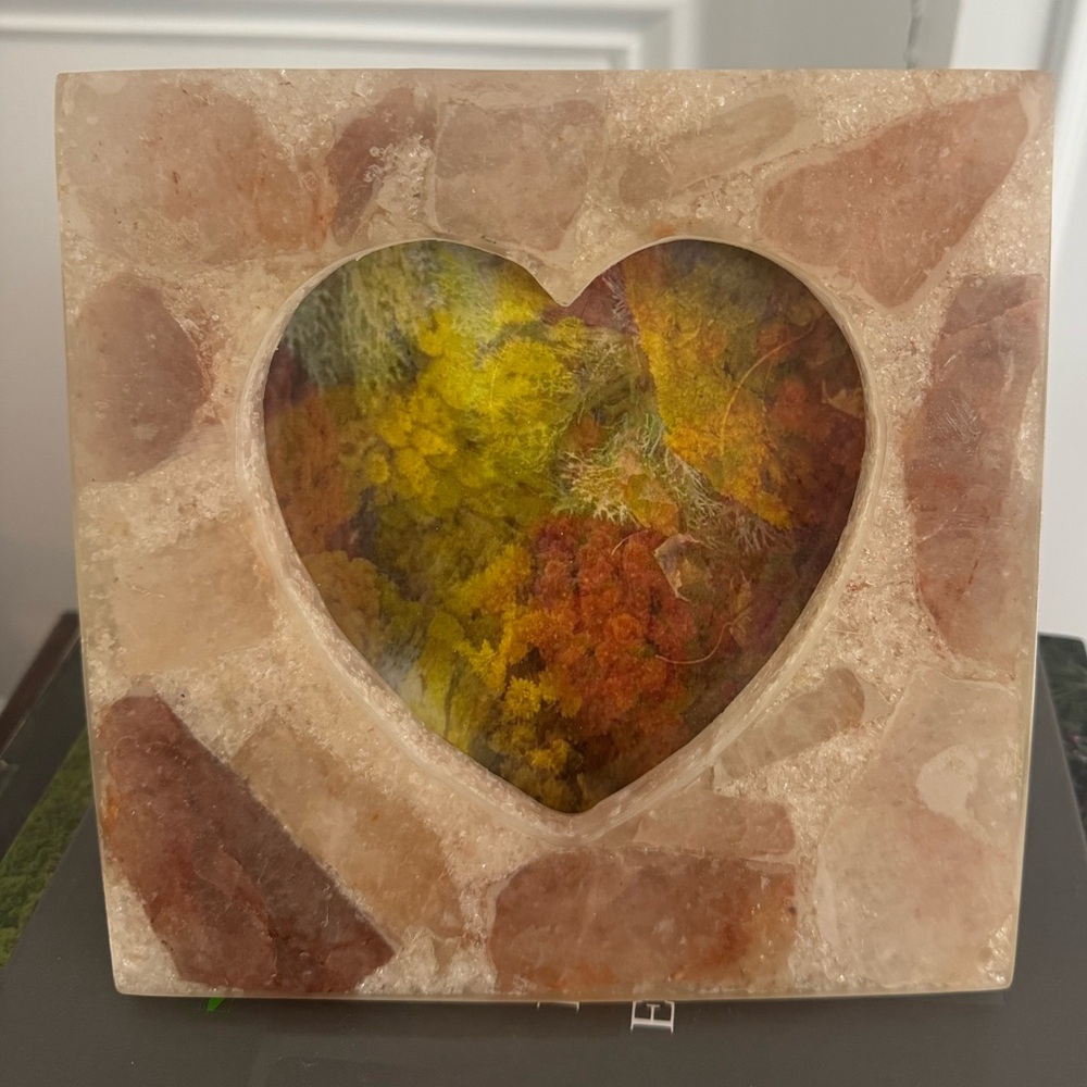 Stone Pretty Heart-Shaped Photo Frame